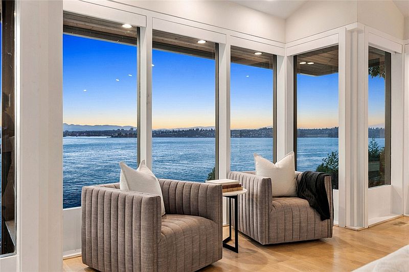 5th image of 3223 Evergreen Point Road
