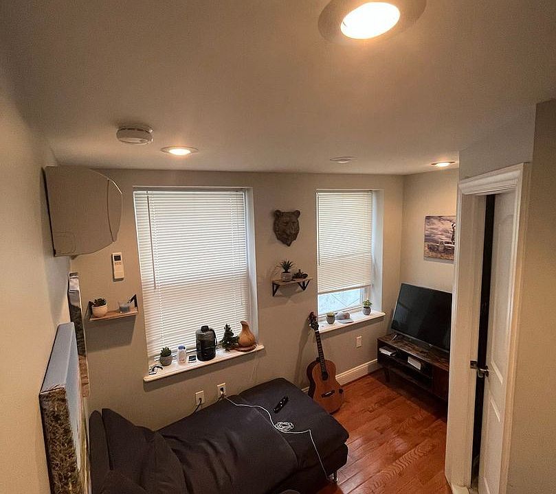 1st image of 608 S 3rd St #10969381
