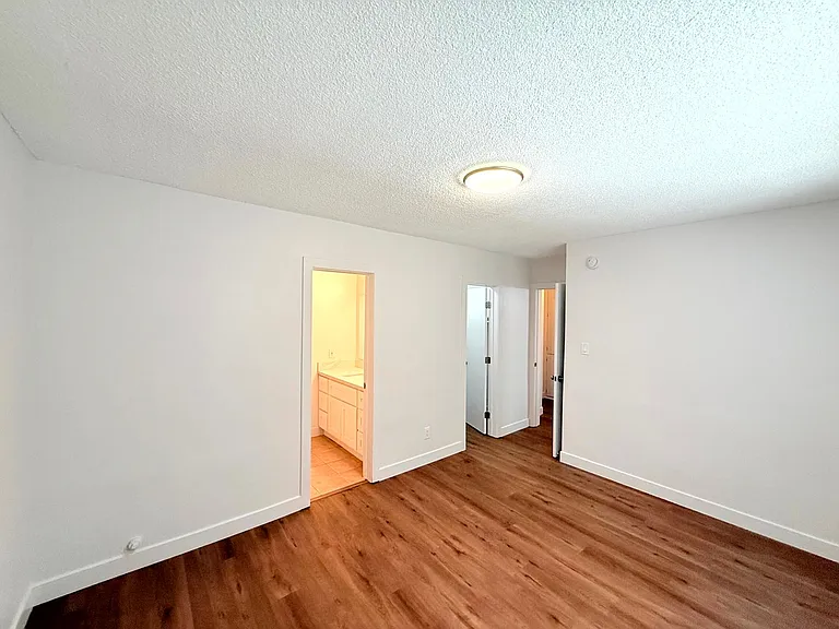 853 W Beach Avenue — Photo 19