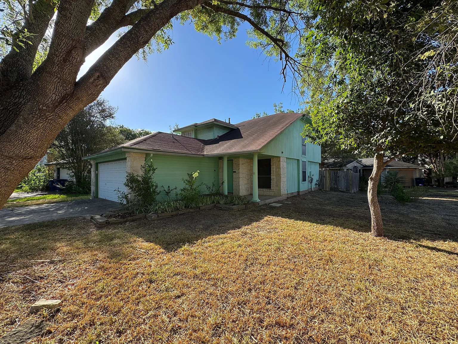3 bed, 2.5 bath, 1436 sqft, $2,100 — Photo 3