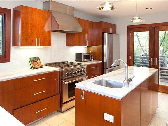 4th image of 29 Hillside Ave