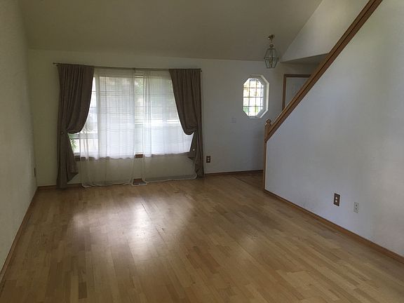 2nd image of 5593 SE Clearbrook St