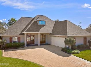 9304 Alcove Ln, Ocean Springs, MS 39564
