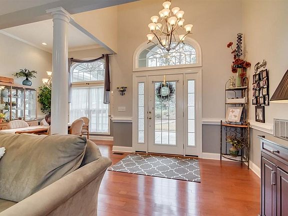 4th image of 217 Bridgeview Pl