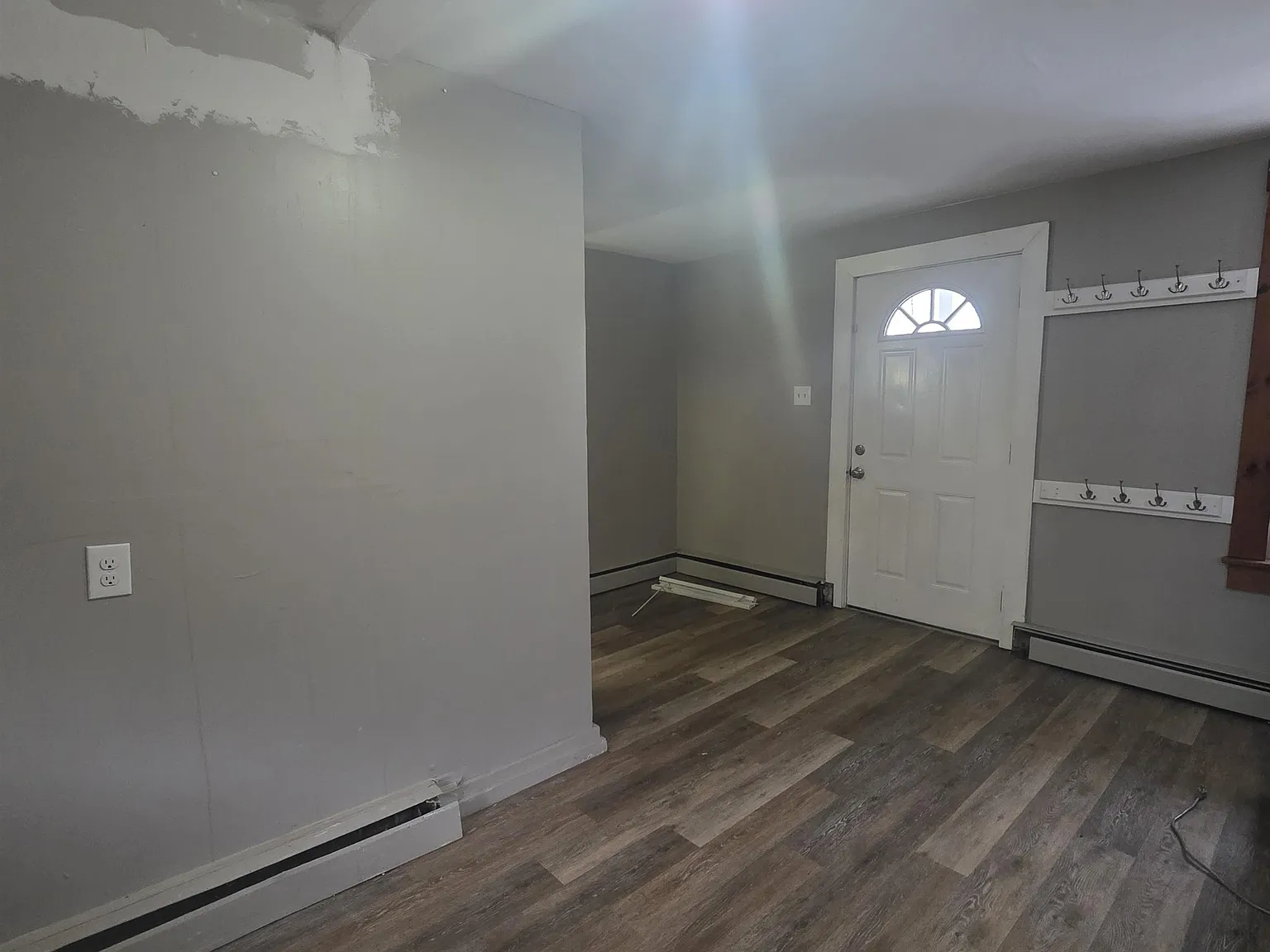 2 bed, 1.0 bath, 324 sqft, $1,100 — Photo 2