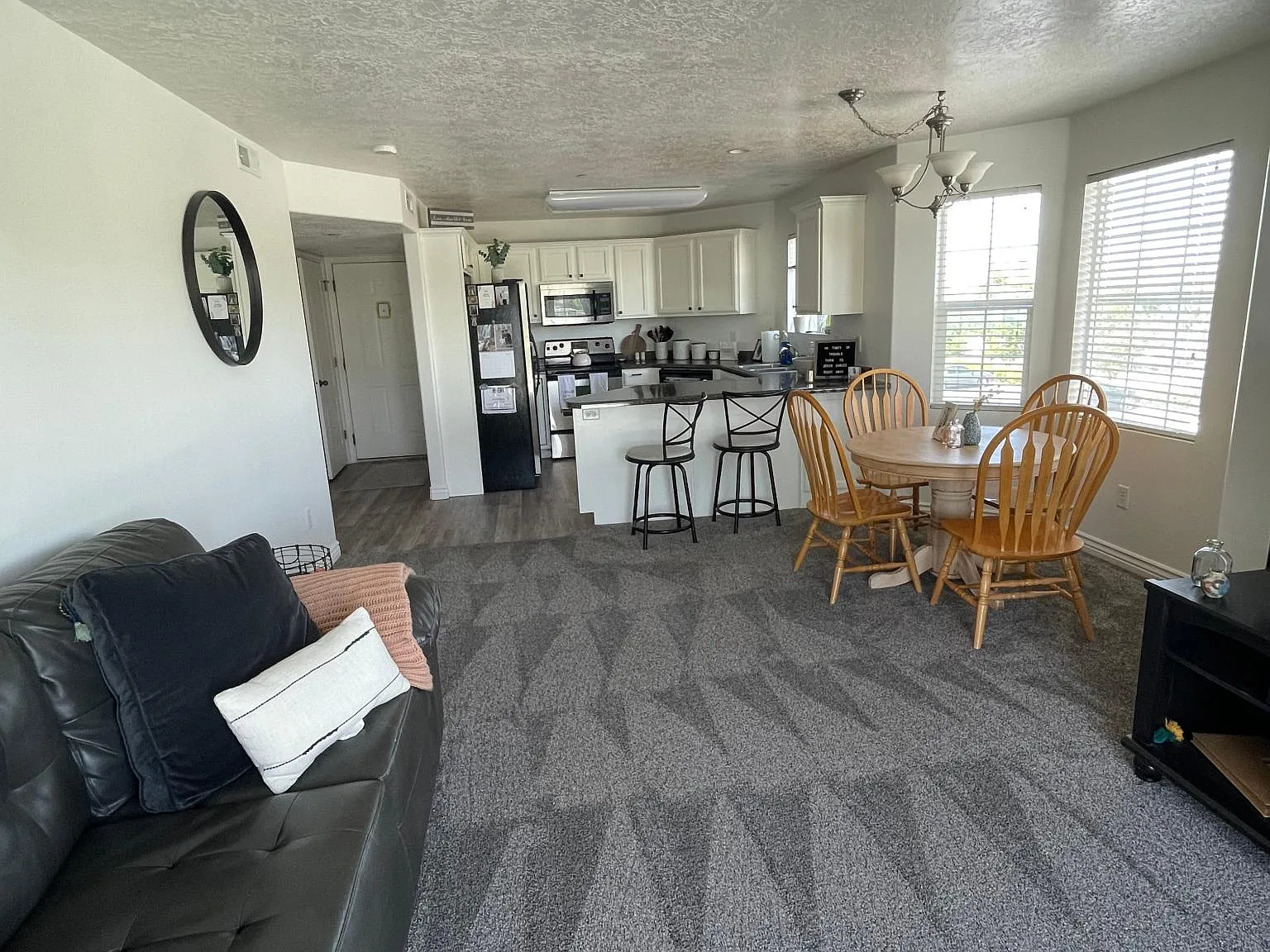 3 bed, 1200 sqft, $1,950 — Photo 4