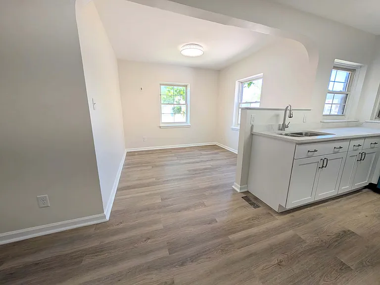 588 S Kennedy Dr — Photo 11