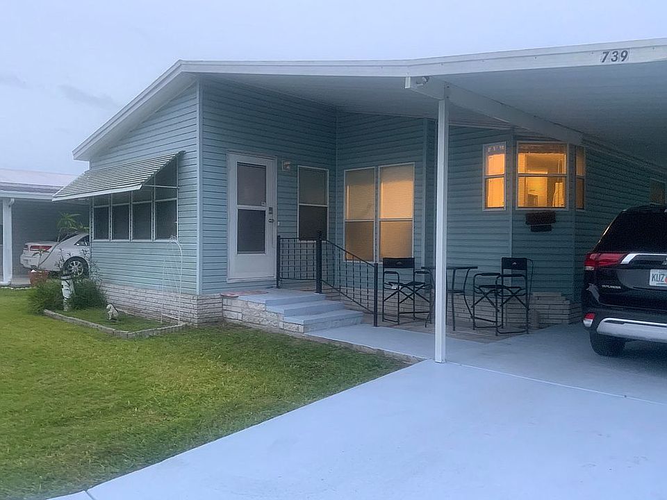 Front view of home