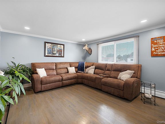 2nd image of 22 Marilyn Court