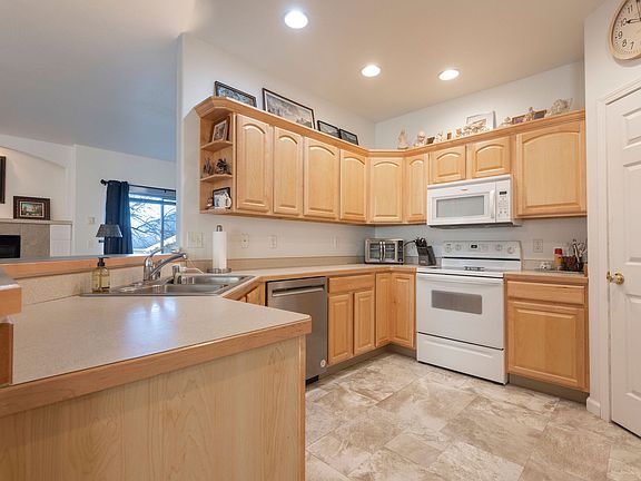 5th image of 340 Barney St APT A