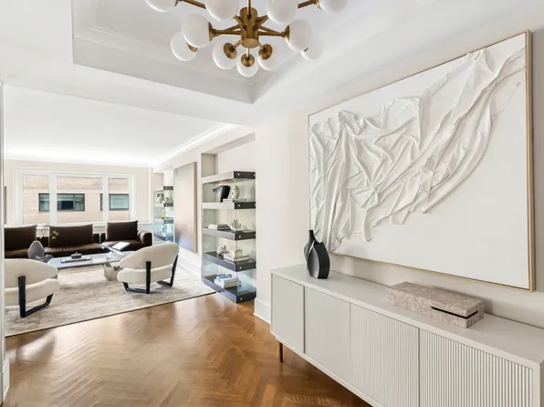 530 Park Avenue image 3 of 25
