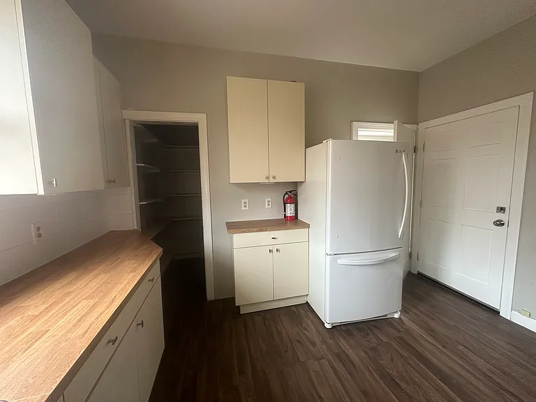 263 E 22nd St #2 — Photo 3