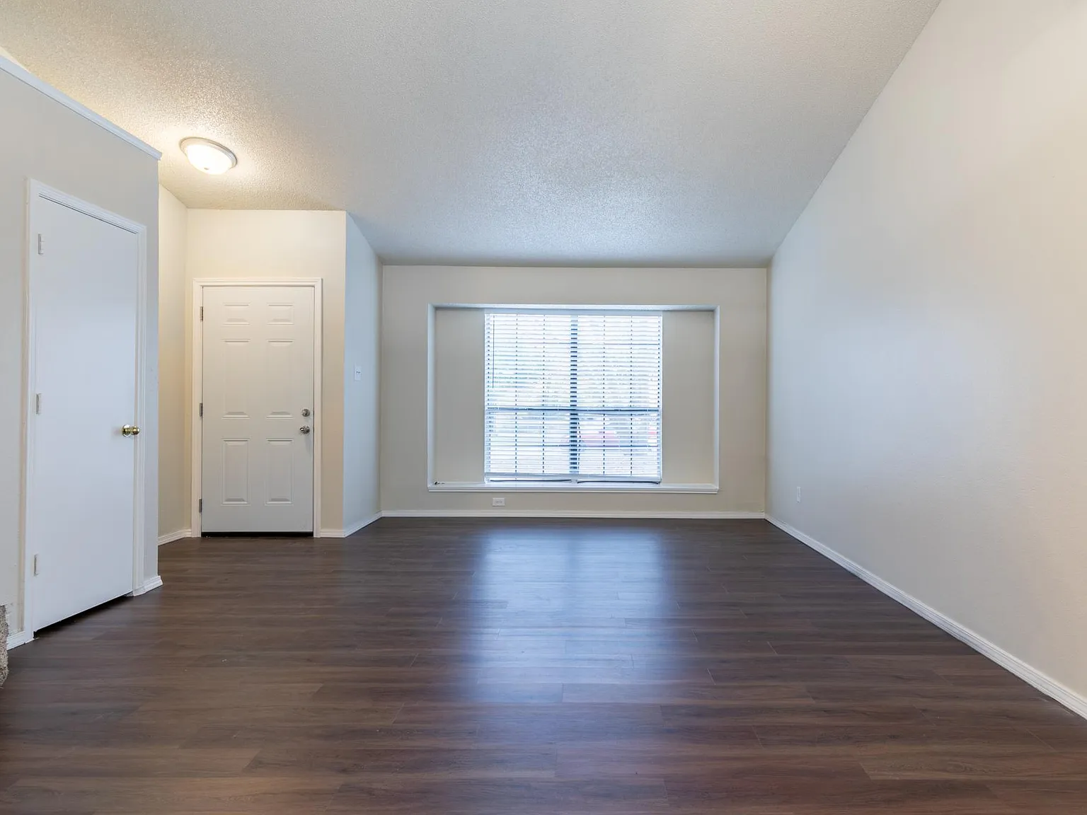 3 bed, 1635 sqft, $2,300 — Photo 3