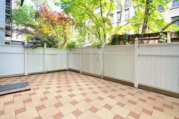 Rented by Waldstar Real Estate LLC | media 19