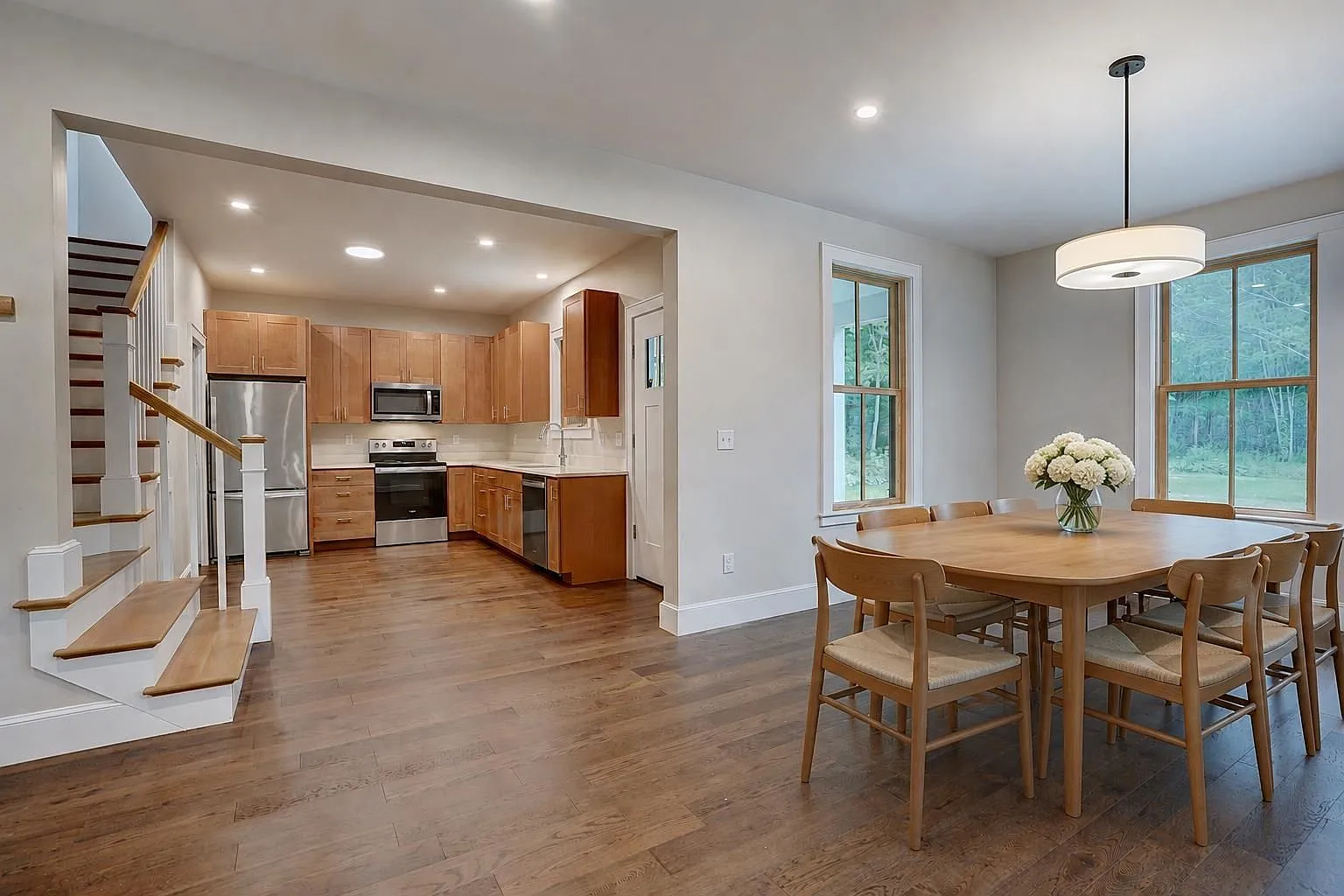 2 bed, 2.0 bath, 1200 sqft, $3,700 — Photo 3