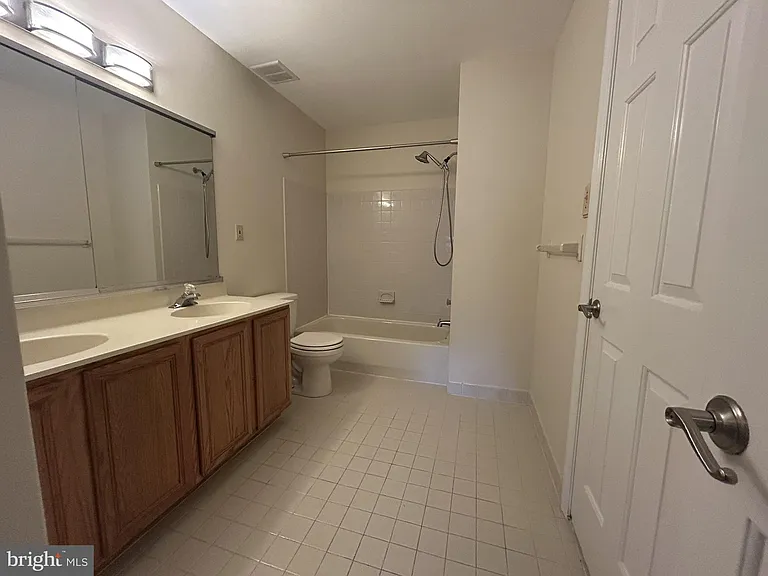 2016 Greenes Way Cir — Photo 29