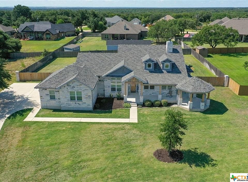 1st image of 390 Presa Dr