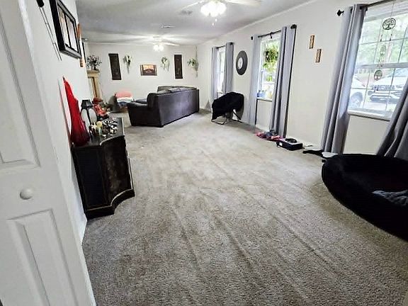 3rd image of 127 Peters Cir