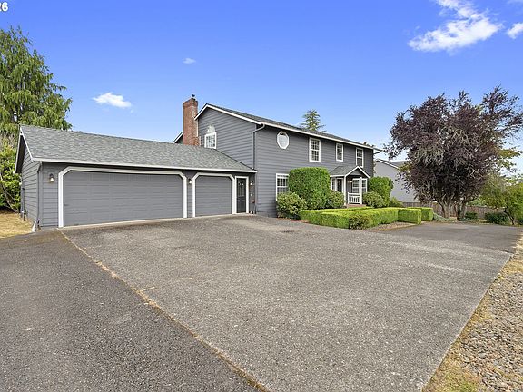 3rd image of 2607 SW Pleasant View Dr