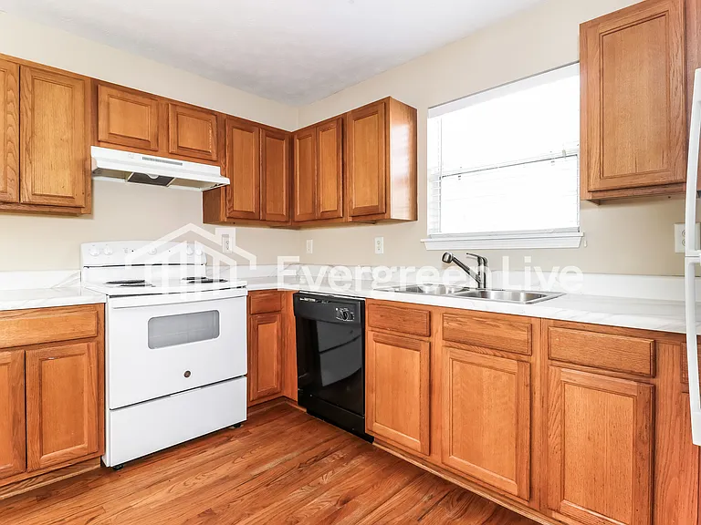 520 Ashland Manor Dr — Photo 6