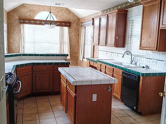 4th image of 901 Savanna Ln