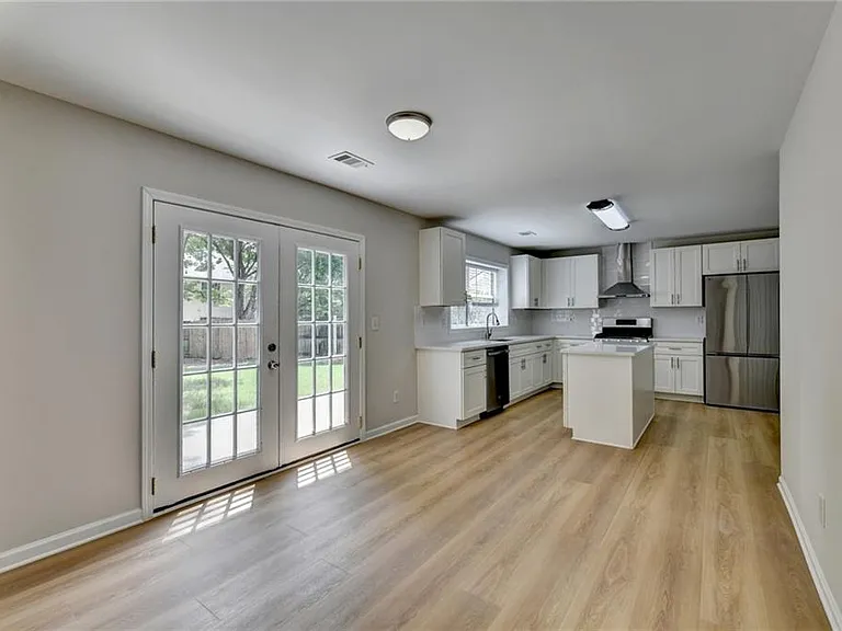 340 Waddington Trl — Photo 19