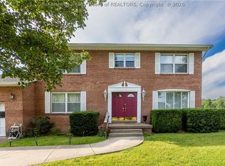 502 Sunnybrook Dr, Hurricane, WV 25526