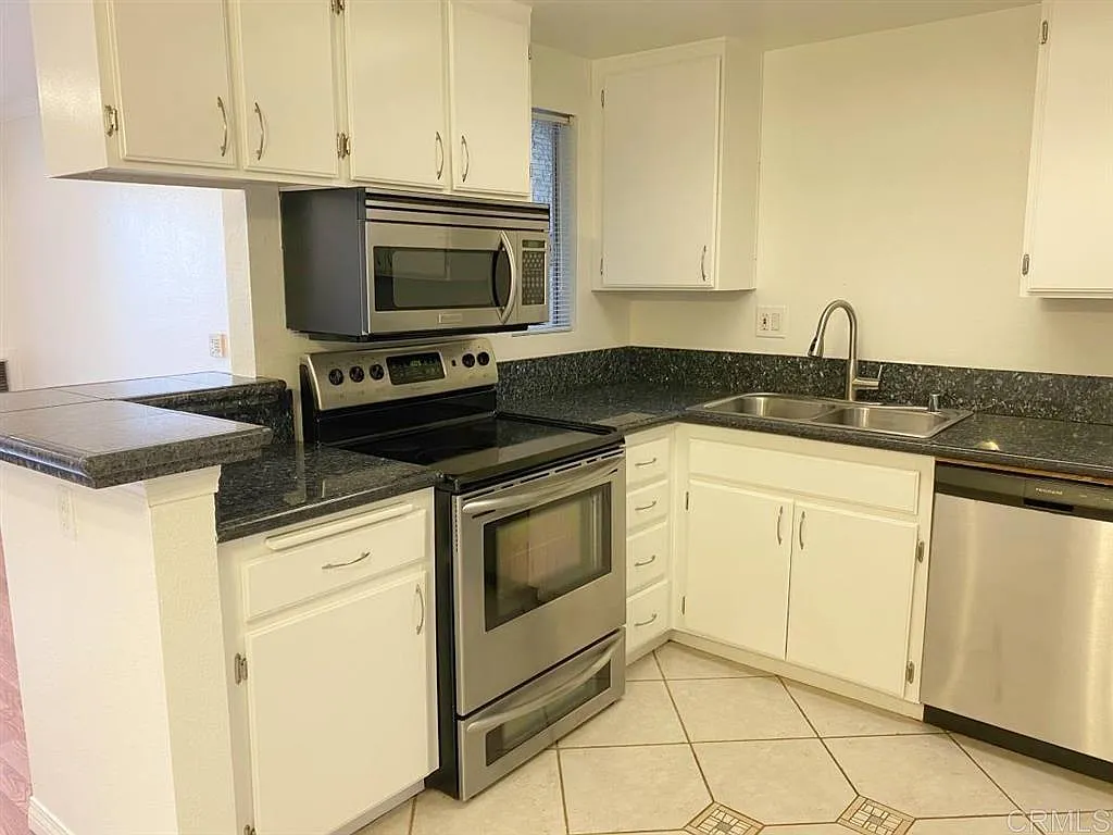 1 bed, 651 sqft, $2,199 — Photo 3