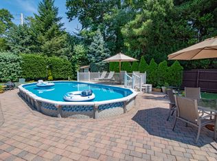 11 Towne Ct, Melville, NY 11747