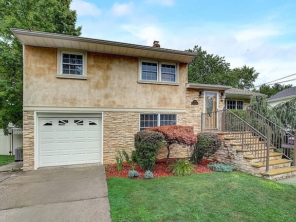 3rd image of 170 Statesir Place