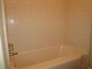 CERAMIC TILE TUB SURROUND