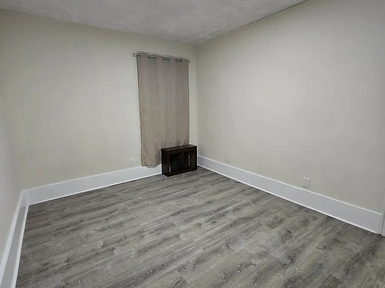 110 Schley St #1R — Photo 10