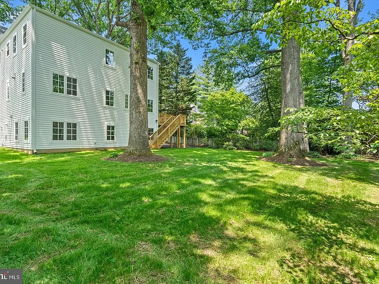 7825 Oldchester Rd — Photo 2