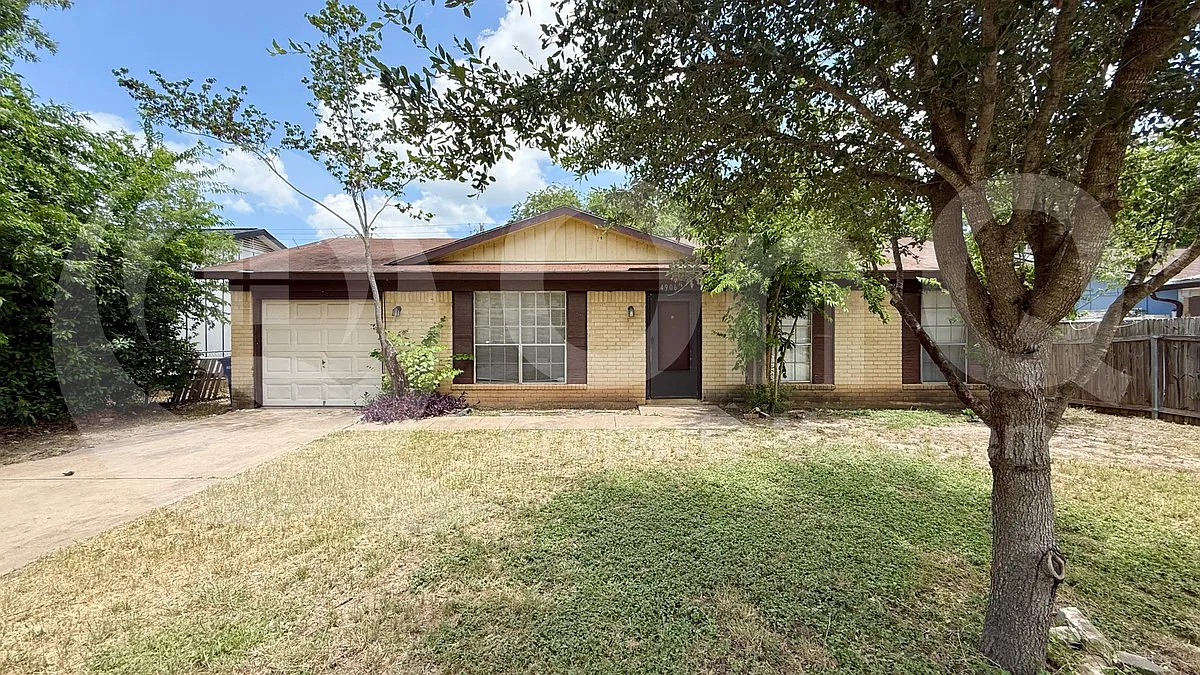 3 bed, 2.0 bath, 1040 sqft, $1,599 — Photo 2