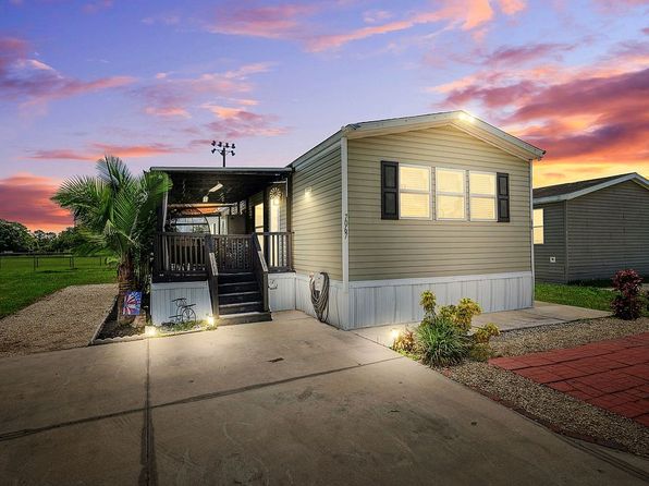 7067 Greenbrier Village Dr