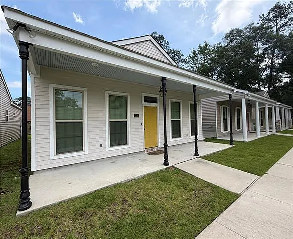 3 bed, 2.0 bath, 1375 sqft, $1,875 — Photo 3