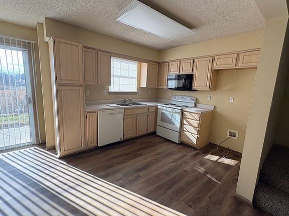 3rd image of 1244 NW Phelps Dr
