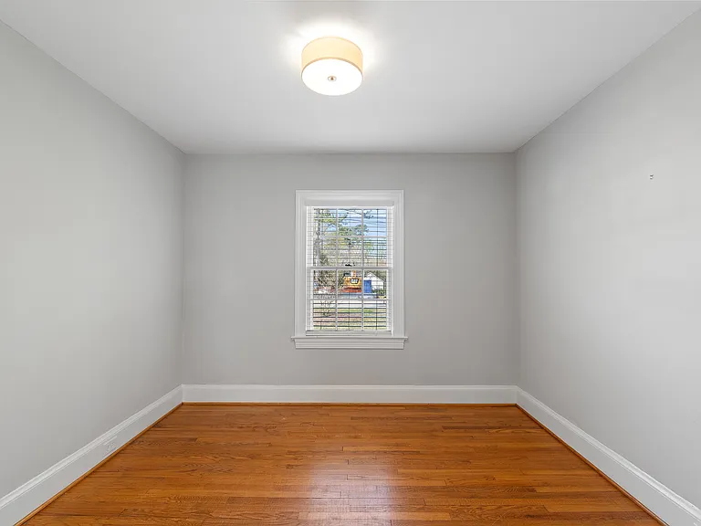 2728 Anderson Dr — Photo 17