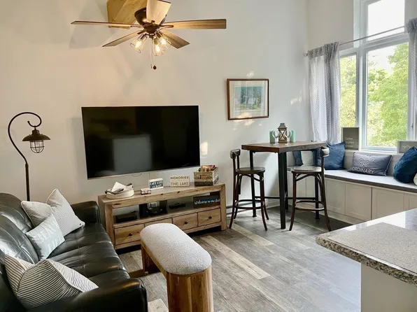 W3216 South Lakeshore DRIVE #211, Lake Geneva, WI 53147