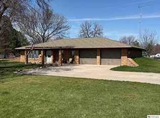 218 Holdrege Rd, Goehner, NE 68364