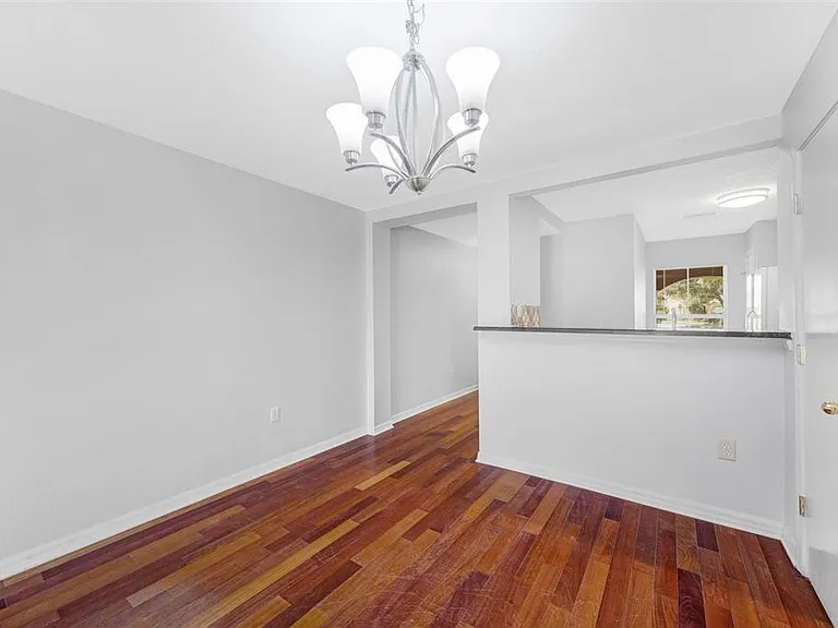 6928 Hawthorne Trace Ln — Photo 17