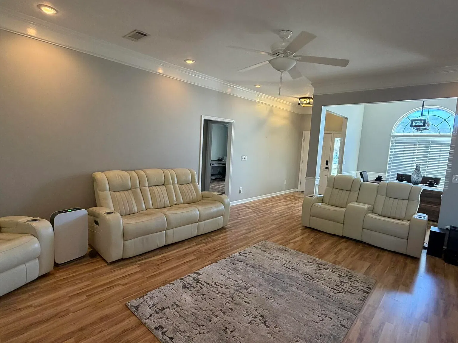 3 bed, 2.0 bath, 1614 sqft, $1,650 — Photo 3
