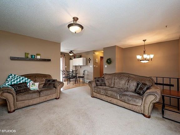 3rd image of 421 10th Ave NW
