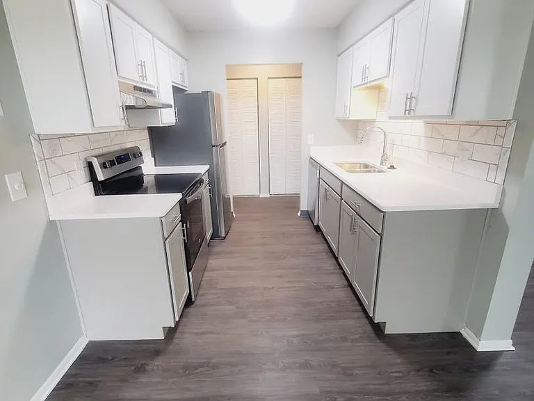 Sugarbush Apartments — Photo 216