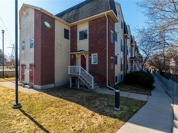 3rd image of 456 Janefield Ave #113