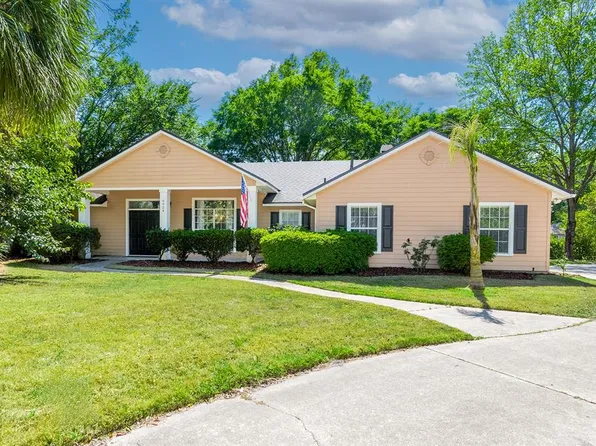 6924 SW 80th Dr, Gainesville, FL 32608
