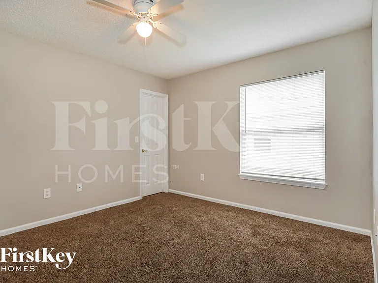 1220 Maclaren St — Photo 13