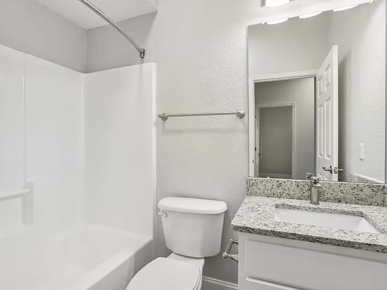 Waters Edge Apartments — Photo 20
