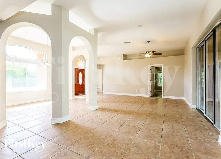713 McKinley Ave — Photo 4
