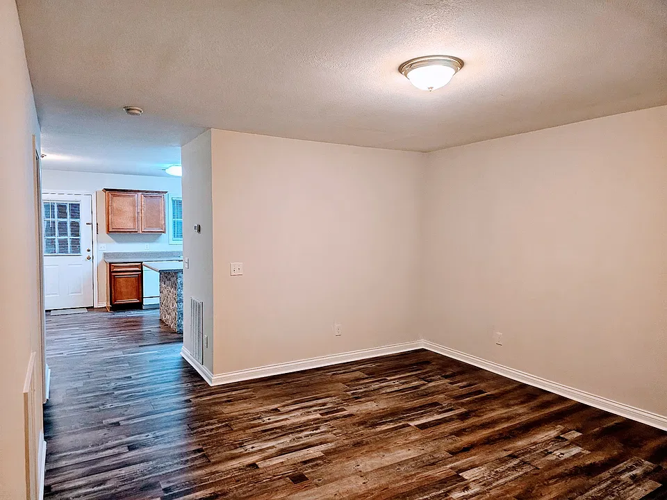 54 Jamestown Ct #104